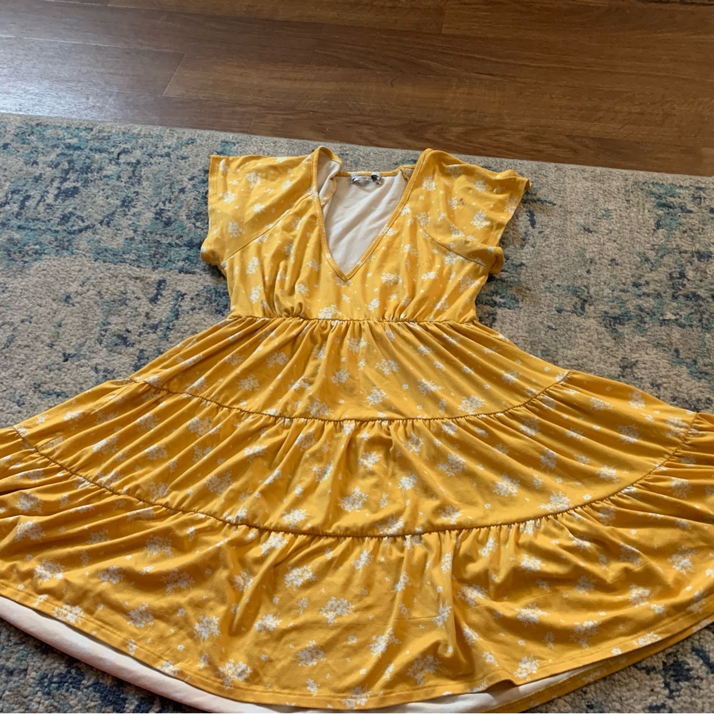 Cute knee length dress, V cut, gold yellow